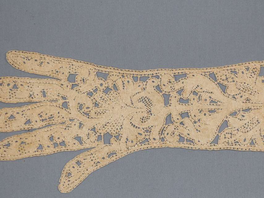 Mailänder oder Lomabardische Klöppelspitze