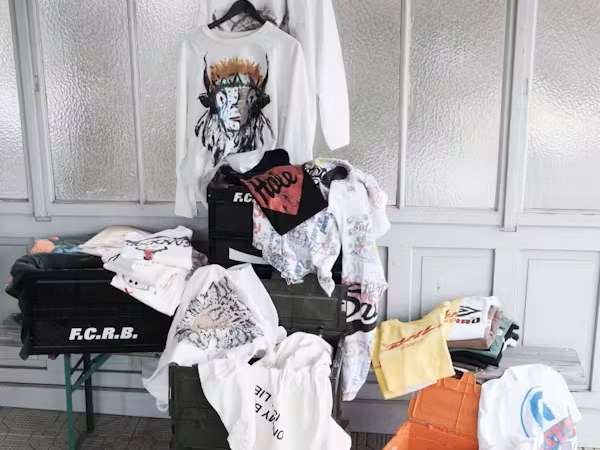 Collect fashion. From T-shirts to haute couture