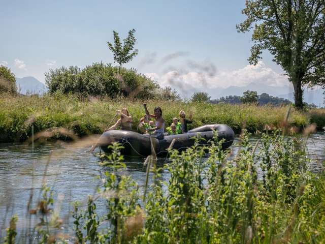 Schlauchbootsfahrt auf dem Rheintaler Binnenkanal