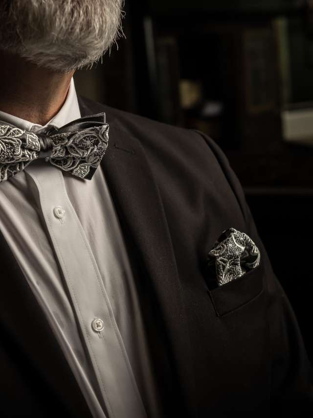 Herrenaccessoires aus St.Galler Stickerei